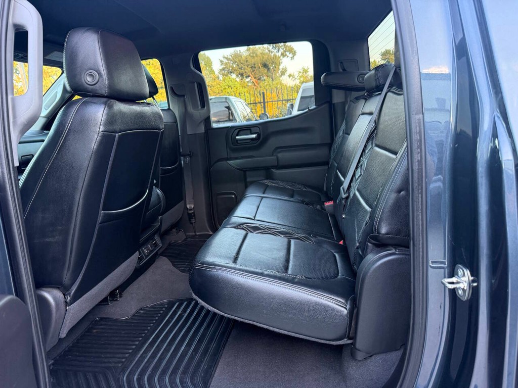 Chevrolet Silverado 1500 Vehicle Full-screen Gallery Image 13