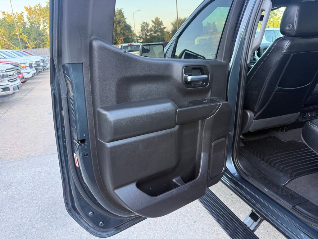 Chevrolet Silverado 1500 Vehicle Full-screen Gallery Image 14