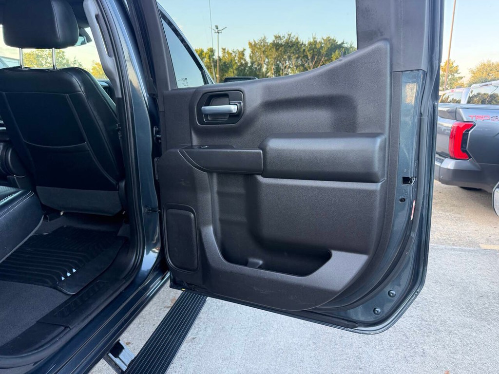 Chevrolet Silverado 1500 Vehicle Full-screen Gallery Image 16