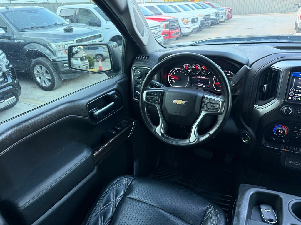 Chevrolet Silverado 1500 Vehicle Full-screen Gallery Image 19