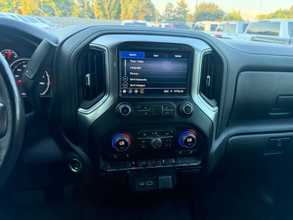 Chevrolet Silverado 1500 Vehicle Full-screen Gallery Image 24