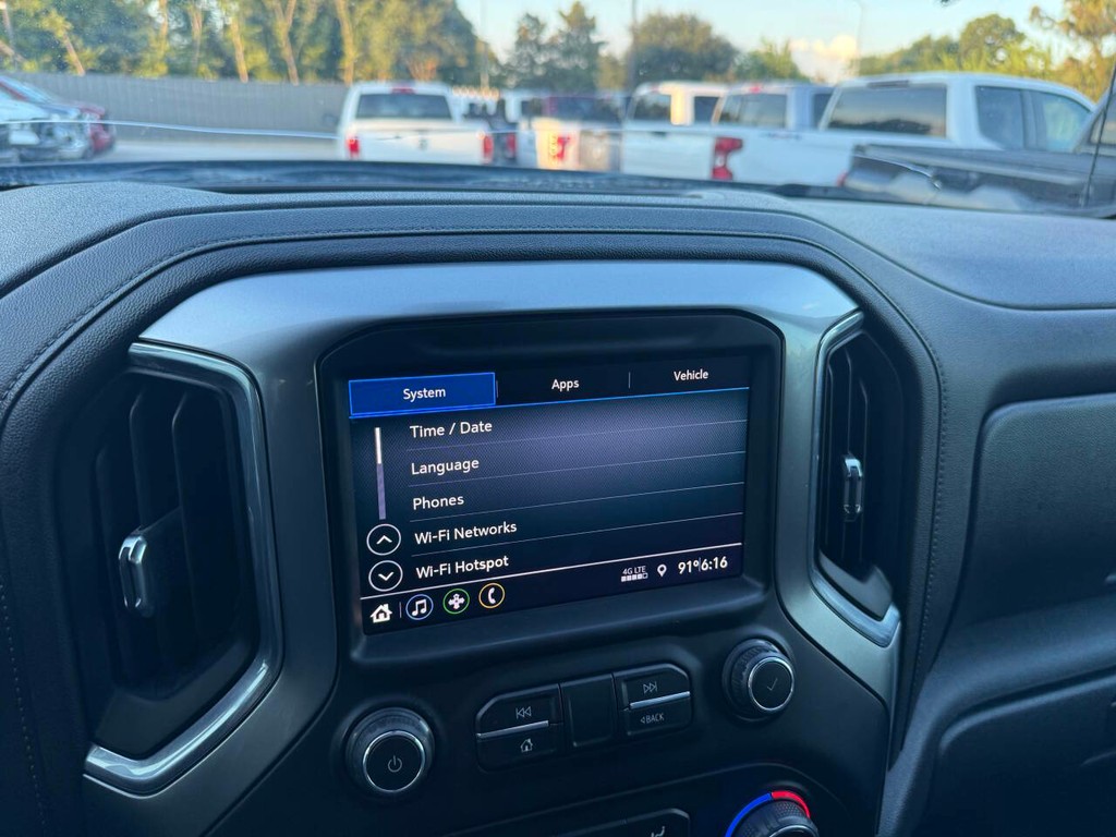 Chevrolet Silverado 1500 Vehicle Full-screen Gallery Image 25