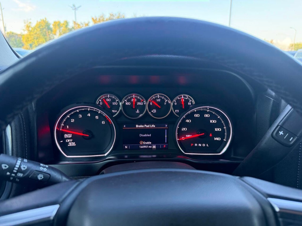 Chevrolet Silverado 1500 Vehicle Full-screen Gallery Image 32