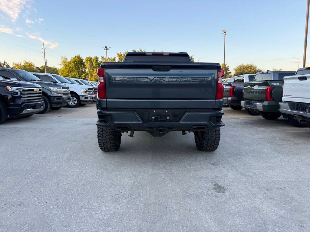 Chevrolet Silverado 1500 Vehicle Full-screen Gallery Image 38