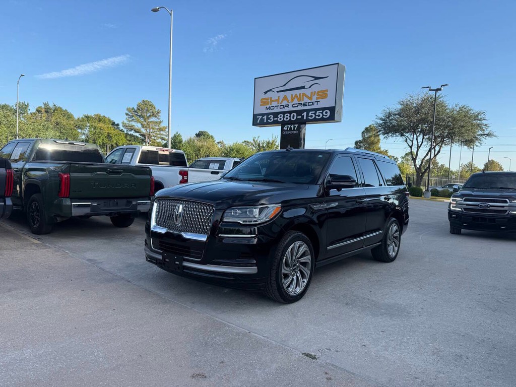 Lincoln Navigator Vehicle Full-screen Gallery Image 03