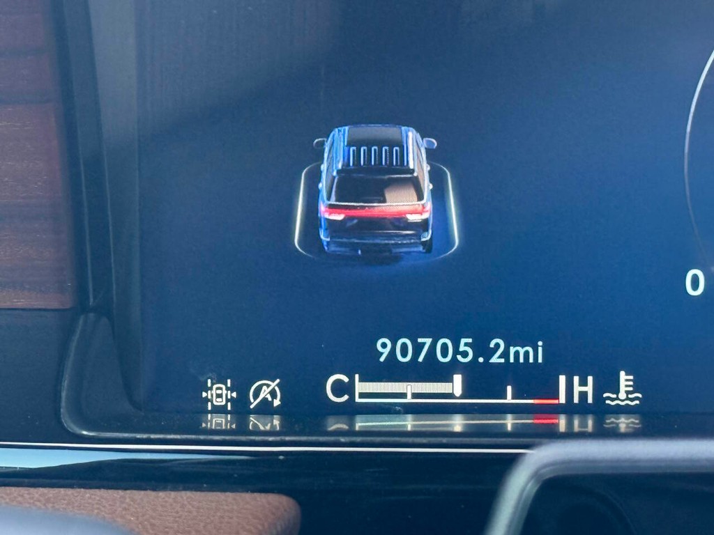 Lincoln Navigator Vehicle Full-screen Gallery Image 38