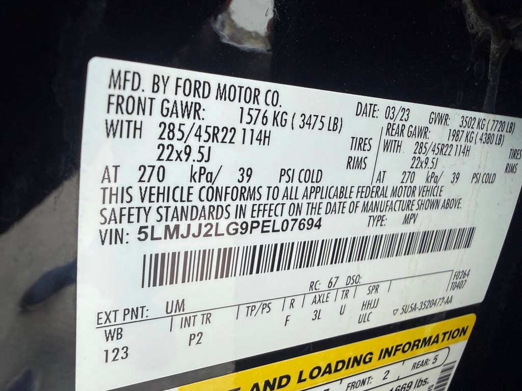 Lincoln Navigator Vehicle Full-screen Gallery Image 39