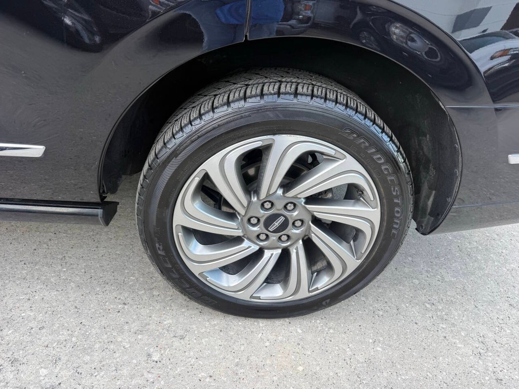 Lincoln Navigator Vehicle Full-screen Gallery Image 41