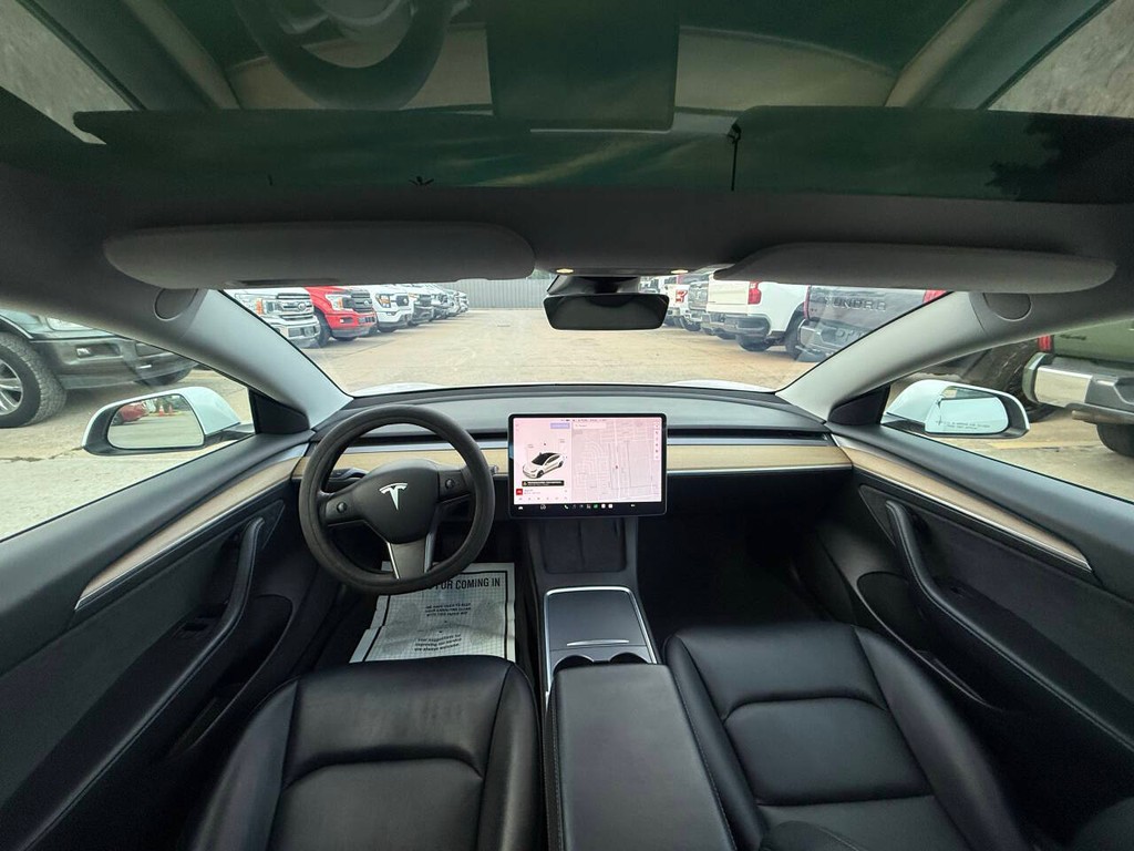 Tesla Model 3 Vehicle Full-screen Gallery Image 15
