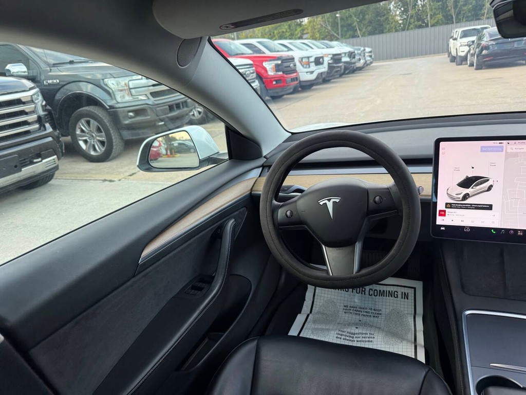 Tesla Model 3 Vehicle Full-screen Gallery Image 17