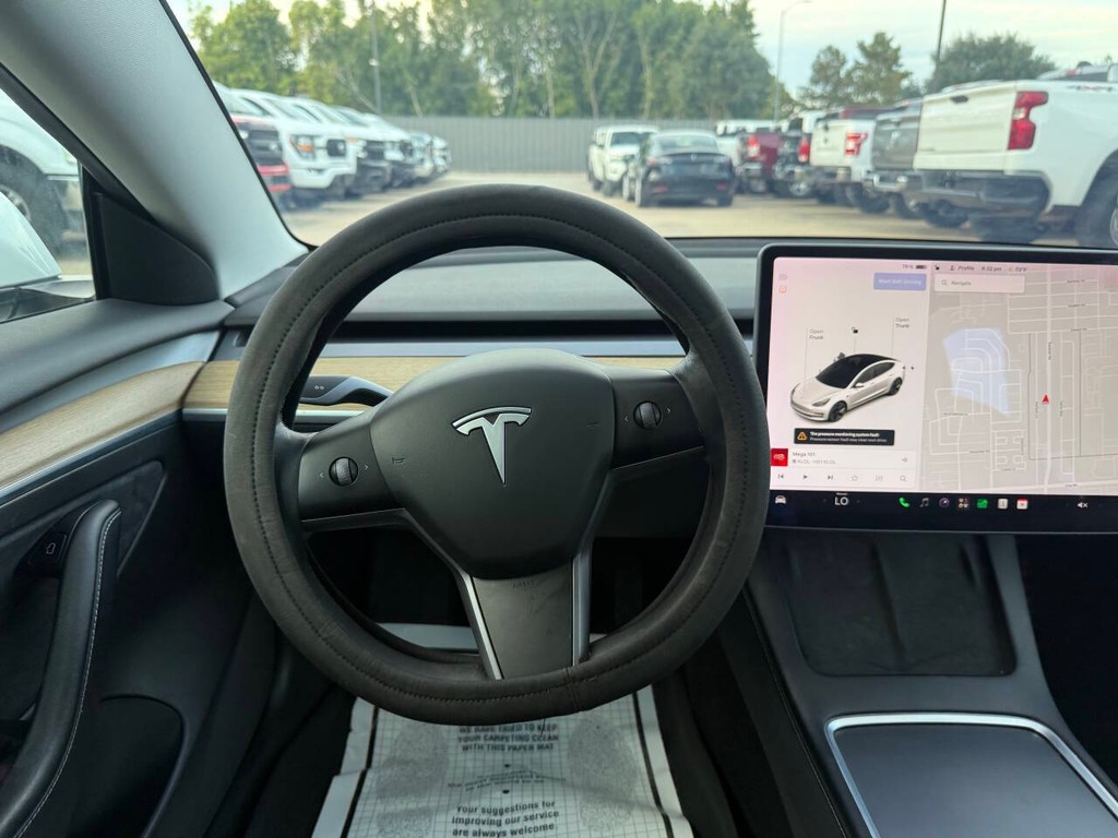 Tesla Model 3 Vehicle Full-screen Gallery Image 19