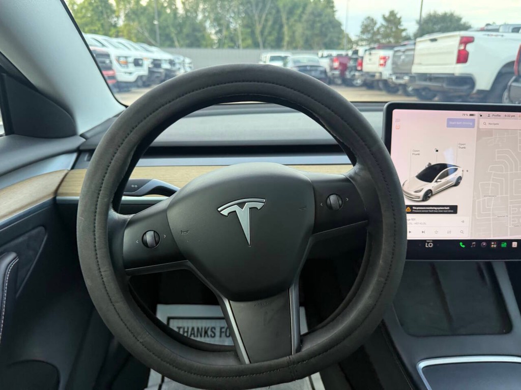 Tesla Model 3 Vehicle Full-screen Gallery Image 20