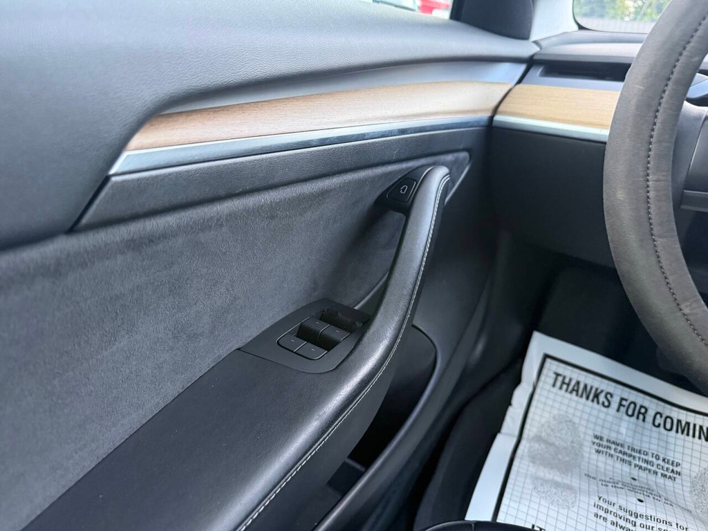 Tesla Model 3 Vehicle Full-screen Gallery Image 25