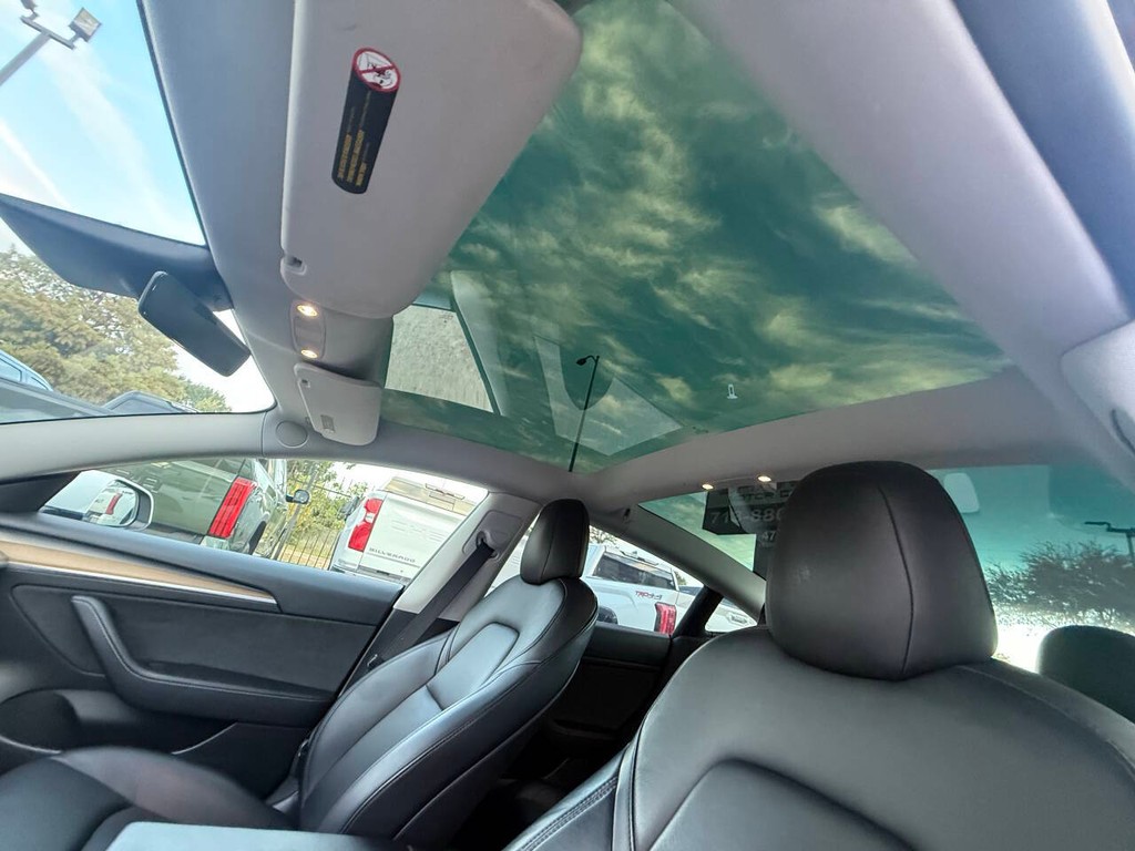 Tesla Model 3 Vehicle Full-screen Gallery Image 27