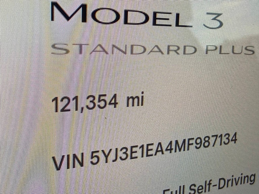 Tesla Model 3 Vehicle Full-screen Gallery Image 29