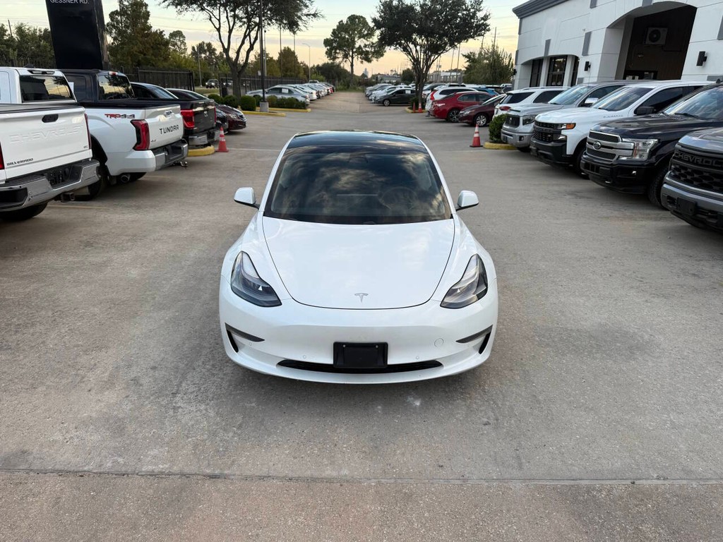 Tesla Model 3 Vehicle Full-screen Gallery Image 39