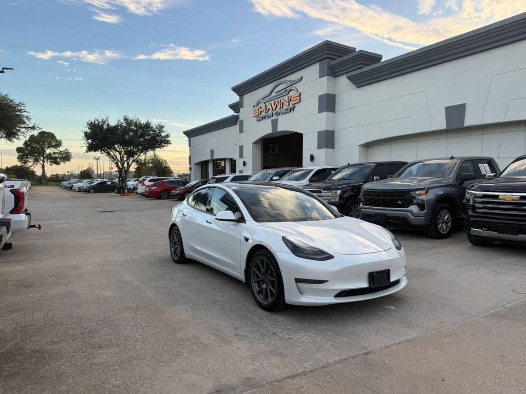 Tesla Model 3 Vehicle Full-screen Gallery Image 40
