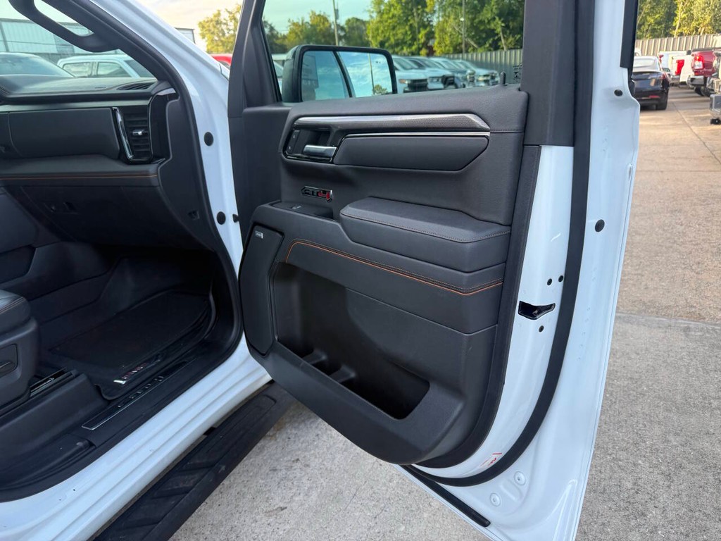 GMC Sierra 1500 Vehicle Full-screen Gallery Image 11