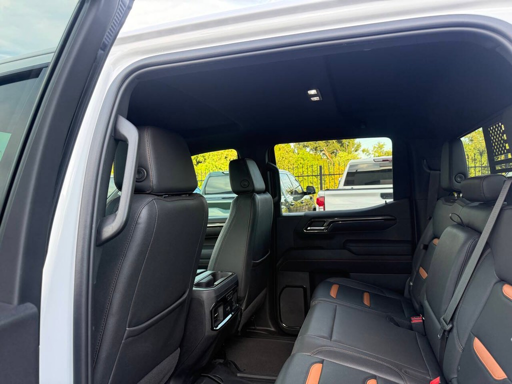 GMC Sierra 1500 Vehicle Full-screen Gallery Image 12