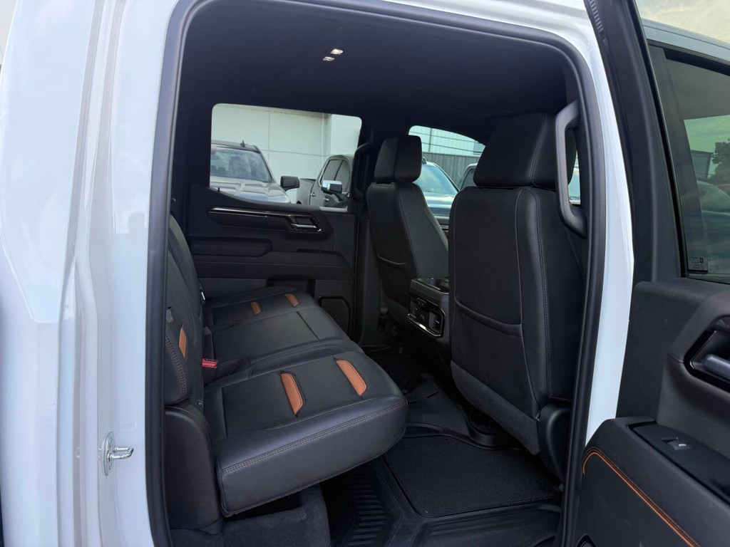 GMC Sierra 1500 Vehicle Full-screen Gallery Image 15