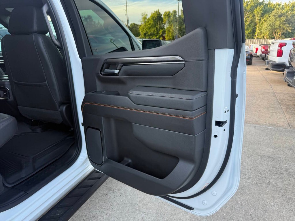 GMC Sierra 1500 Vehicle Full-screen Gallery Image 16