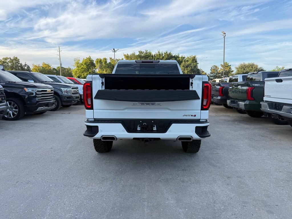 GMC Sierra 1500 Vehicle Full-screen Gallery Image 28