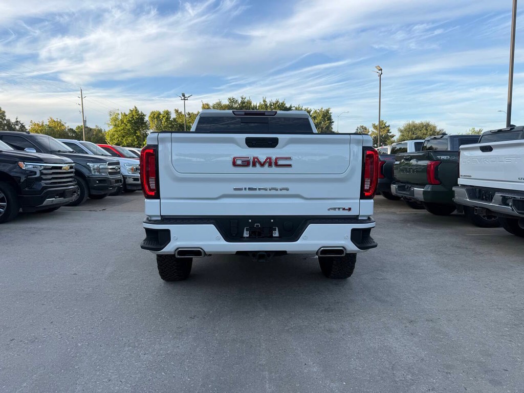 GMC Sierra 1500 Vehicle Full-screen Gallery Image 38