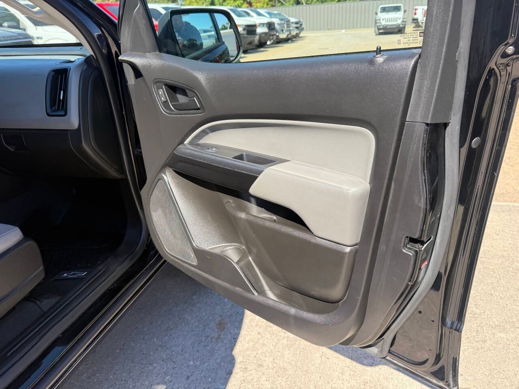 Chevrolet Colorado Vehicle Full-screen Gallery Image 12