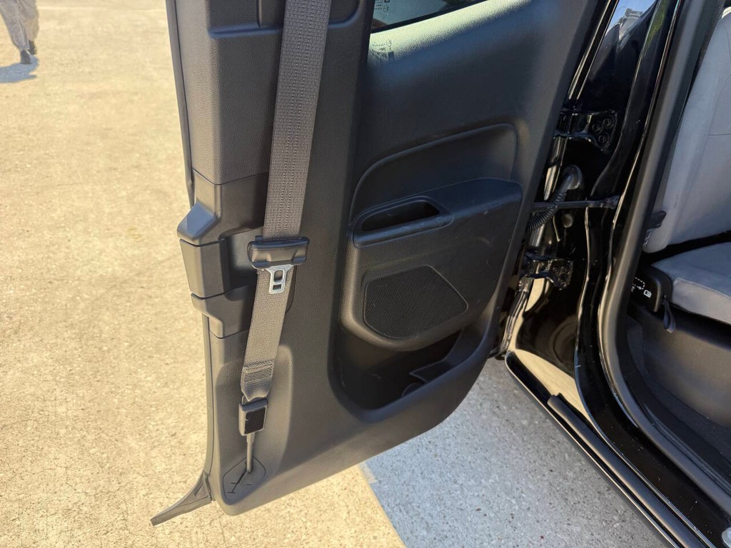 Chevrolet Colorado Vehicle Full-screen Gallery Image 14