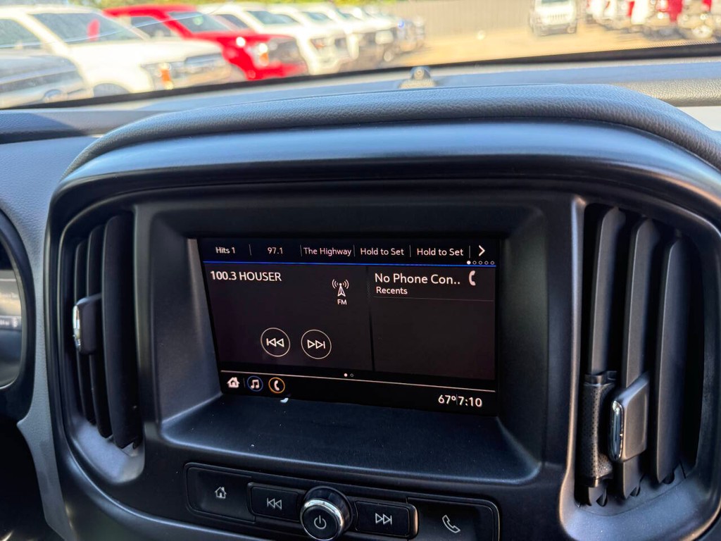 Chevrolet Colorado Vehicle Full-screen Gallery Image 22