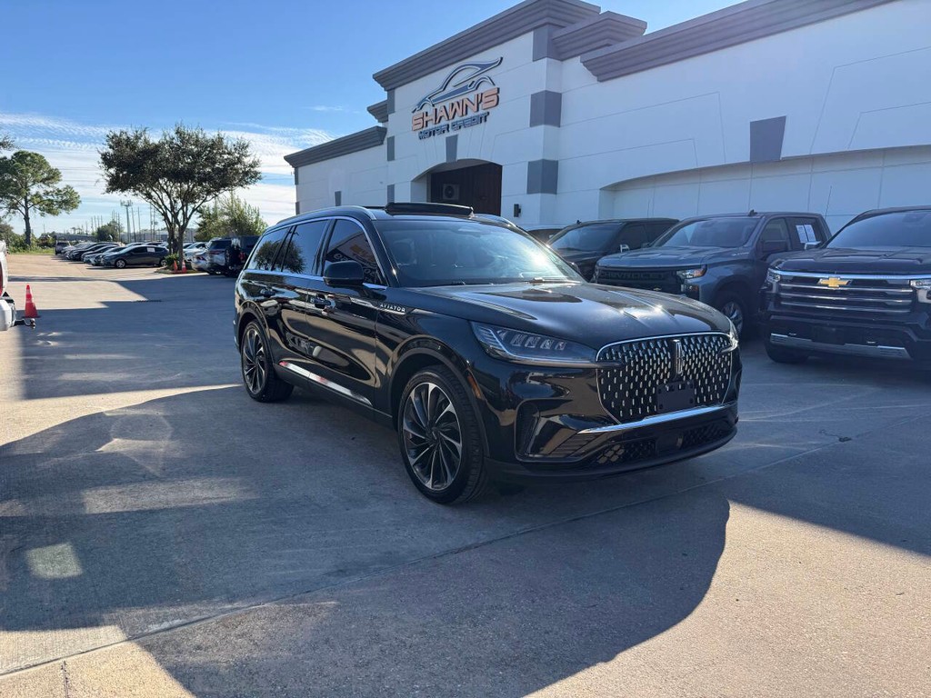 Lincoln Aviator Vehicle Full-screen Gallery Image 02