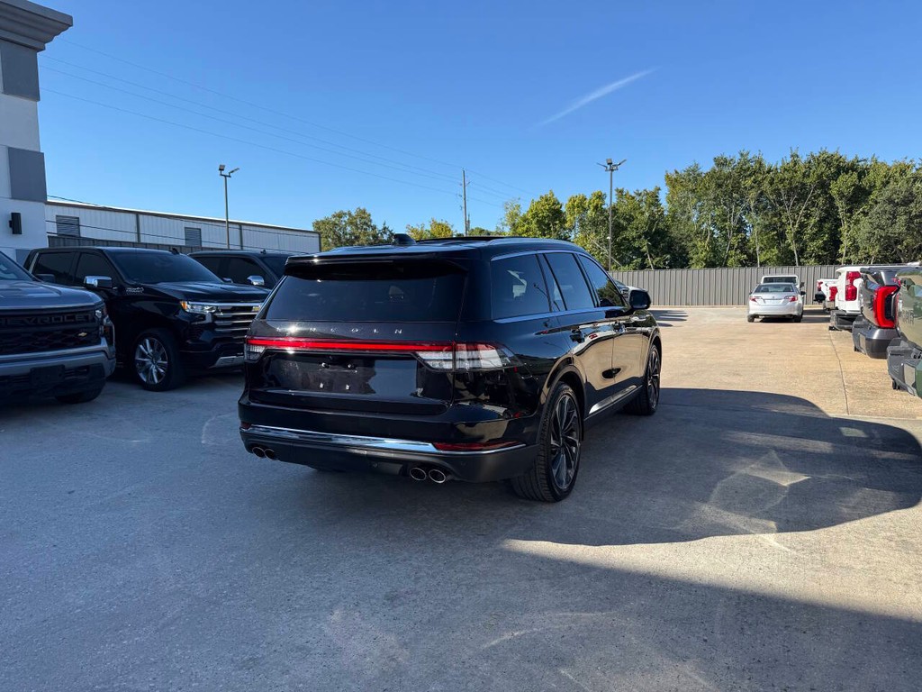 Lincoln Aviator Vehicle Full-screen Gallery Image 05