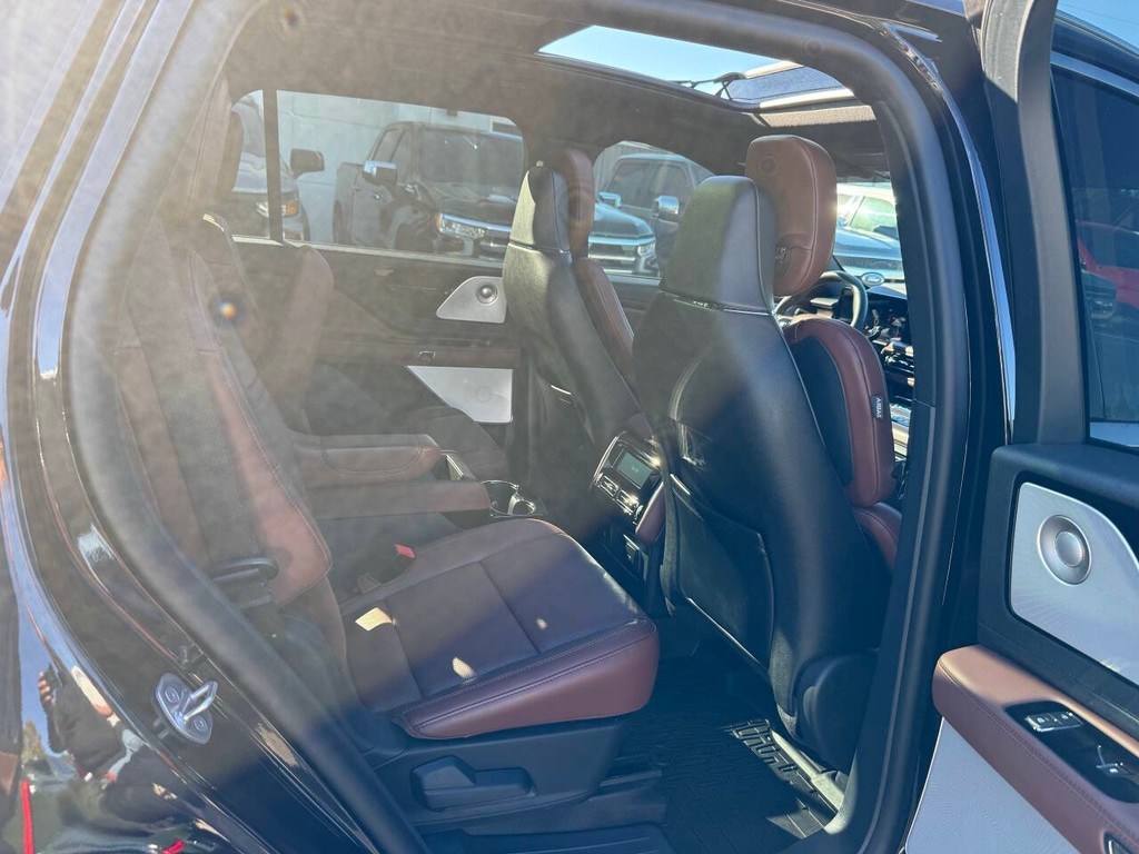 Lincoln Aviator Vehicle Full-screen Gallery Image 18