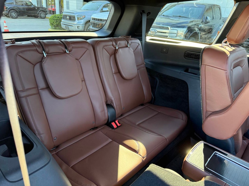 Lincoln Aviator Vehicle Full-screen Gallery Image 19