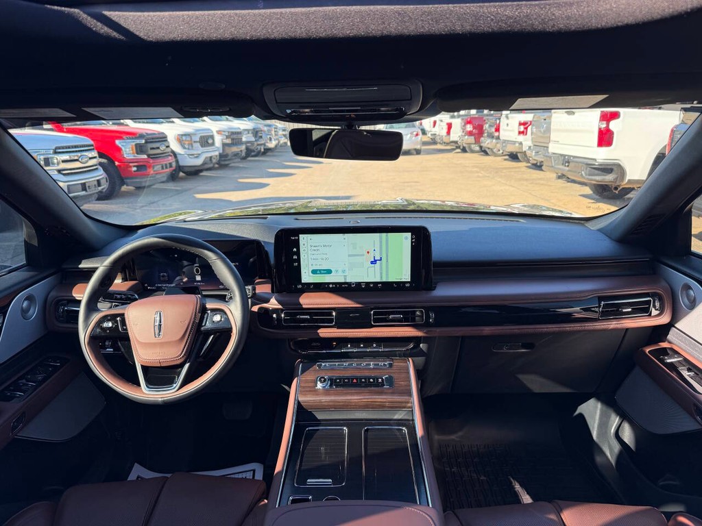 Lincoln Aviator Vehicle Full-screen Gallery Image 21