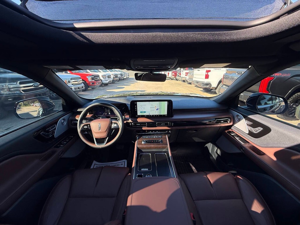 Lincoln Aviator Vehicle Full-screen Gallery Image 22