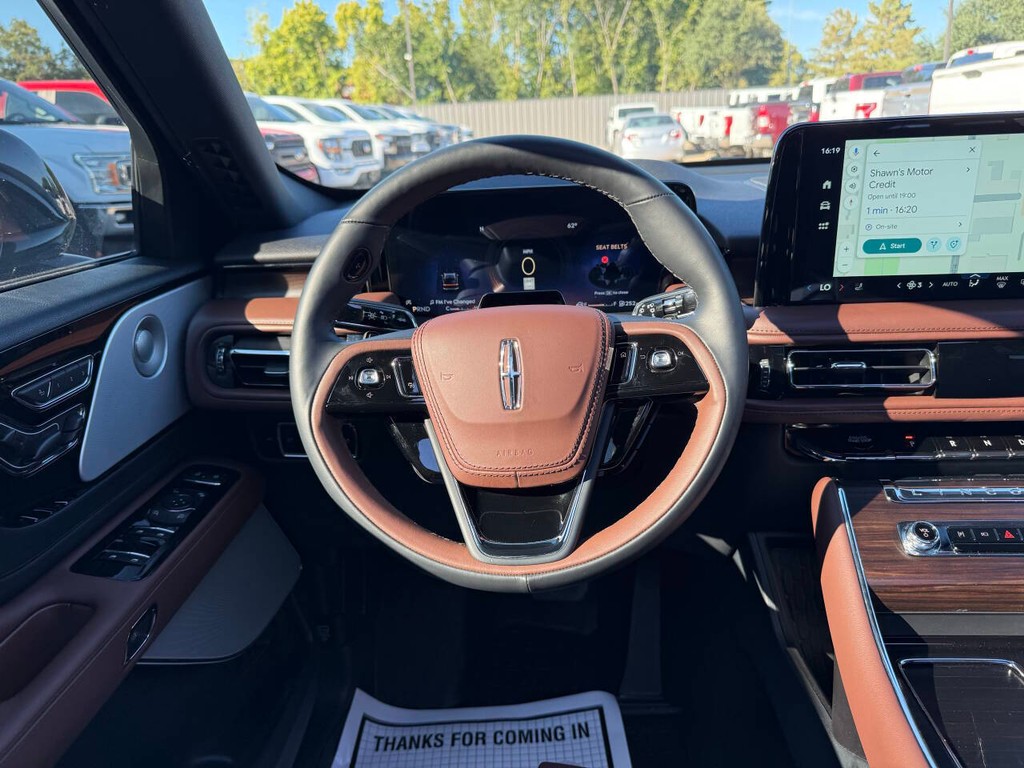 Lincoln Aviator Vehicle Full-screen Gallery Image 26
