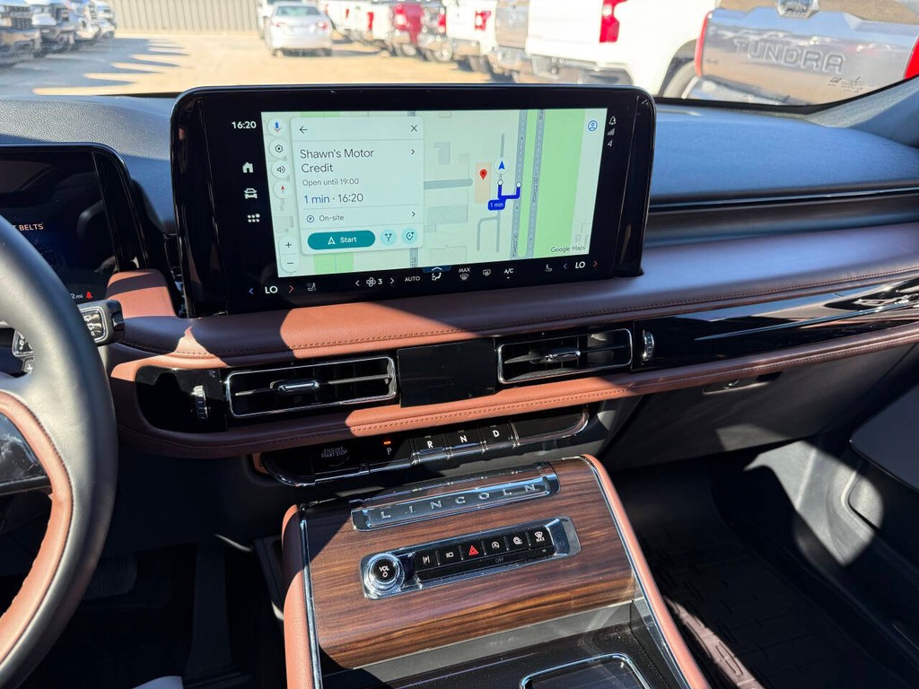 Lincoln Aviator Vehicle Full-screen Gallery Image 29