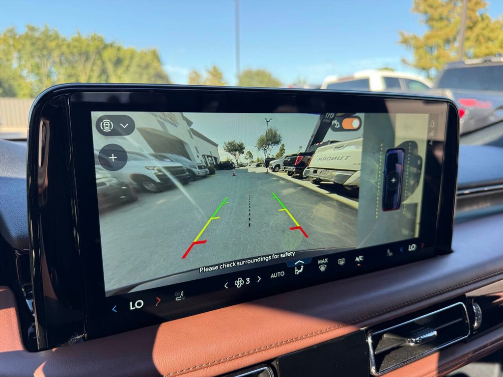 Lincoln Aviator Vehicle Full-screen Gallery Image 31