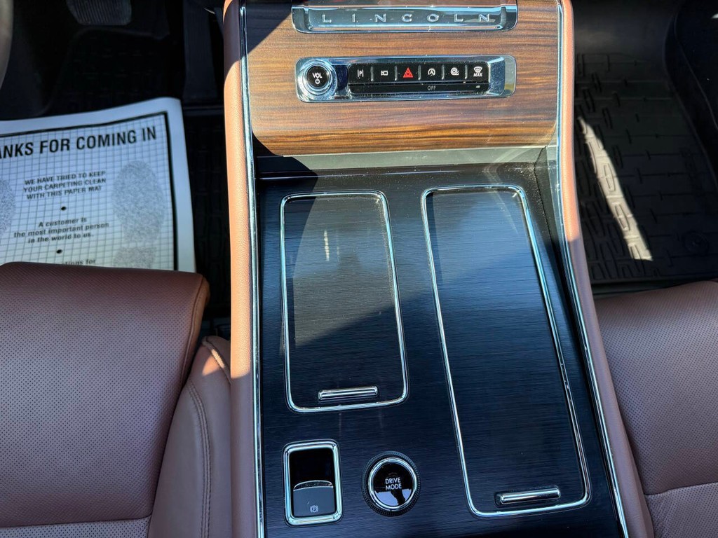 Lincoln Aviator Vehicle Full-screen Gallery Image 34