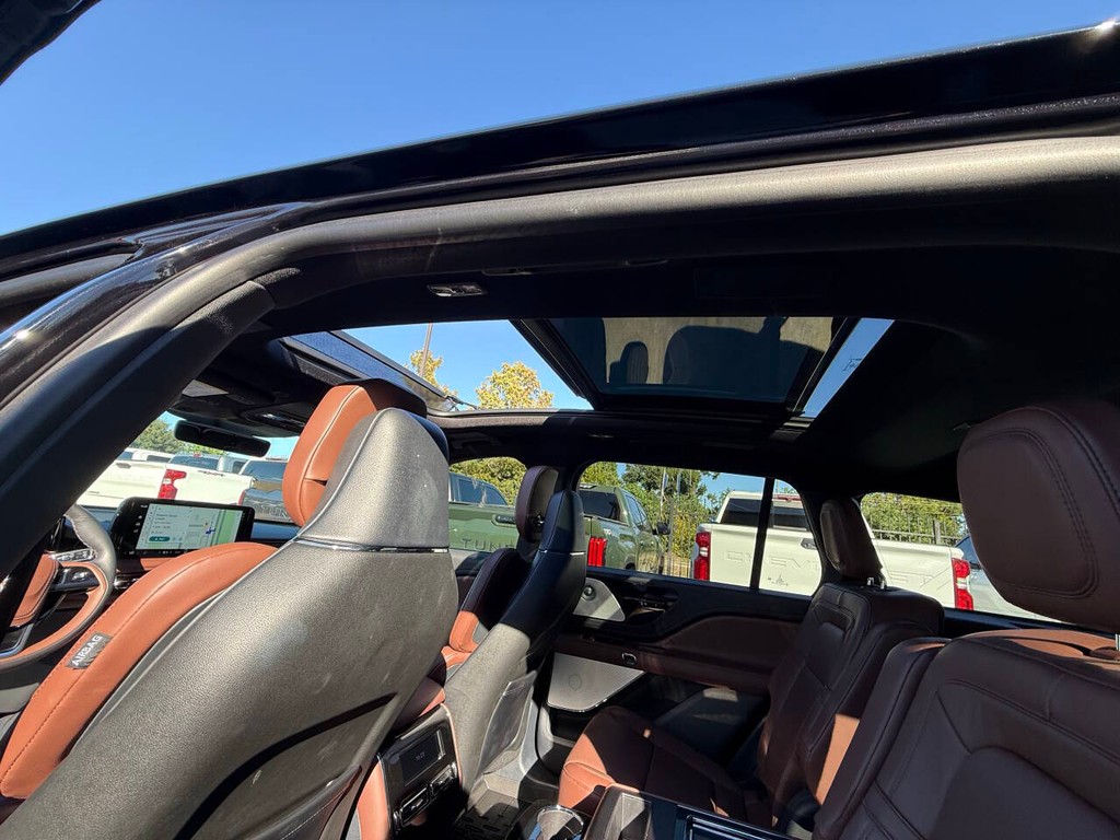 Lincoln Aviator Vehicle Full-screen Gallery Image 37