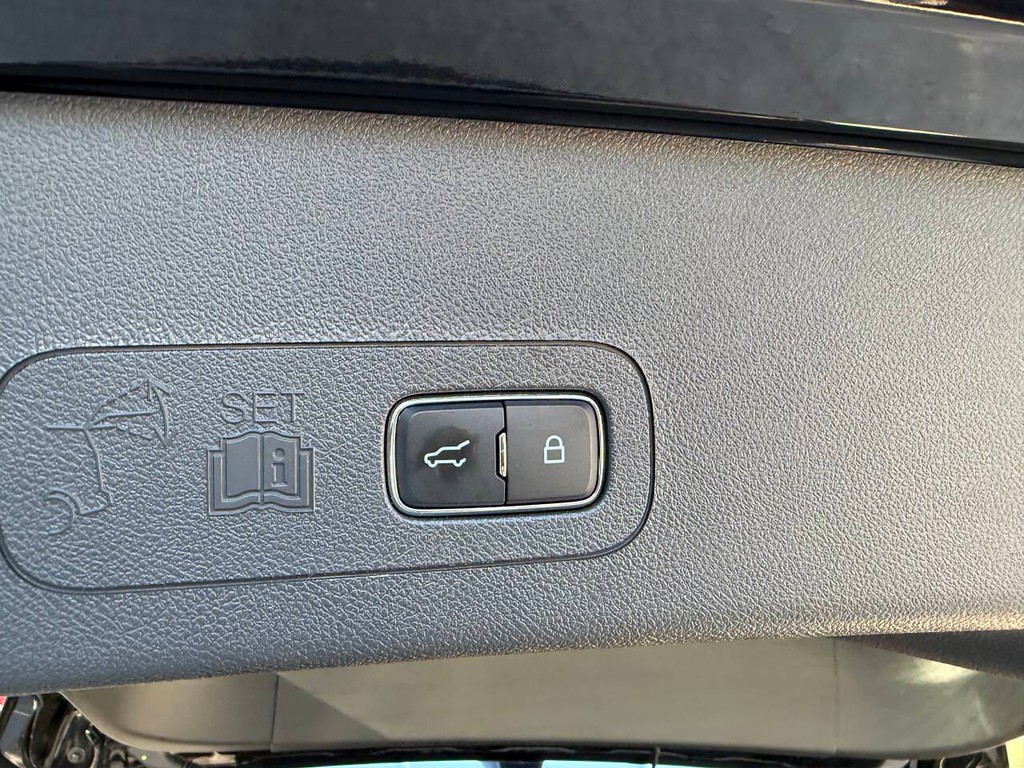 Lincoln Aviator Vehicle Full-screen Gallery Image 44
