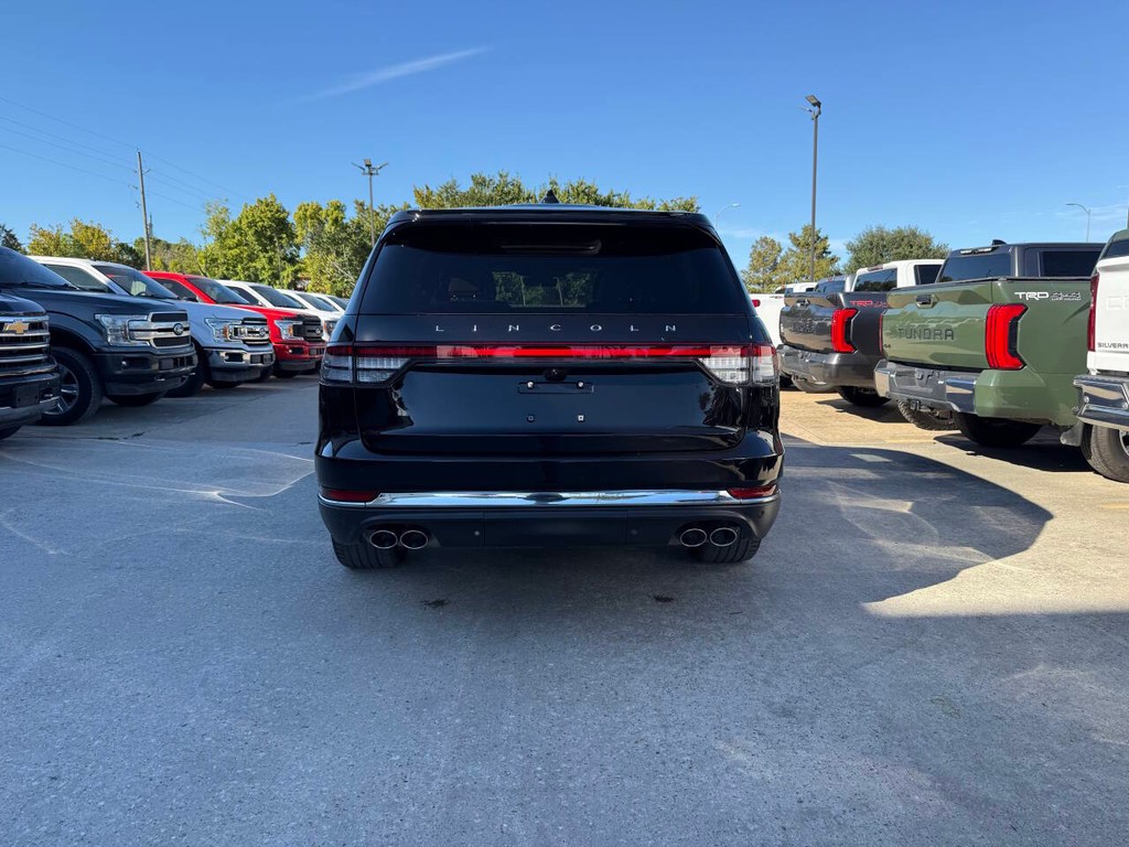 Lincoln Aviator Vehicle Full-screen Gallery Image 45
