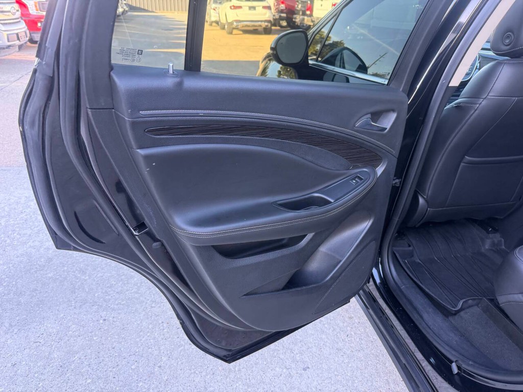 Buick Envision Vehicle Full-screen Gallery Image 14