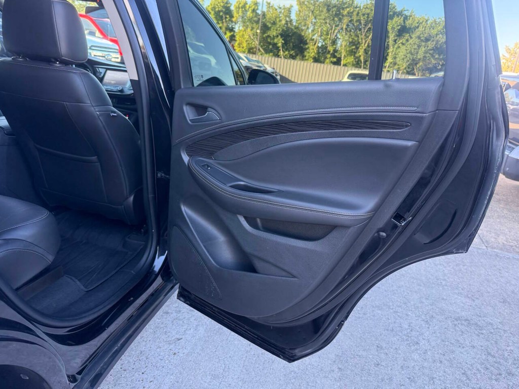 Buick Envision Vehicle Full-screen Gallery Image 16