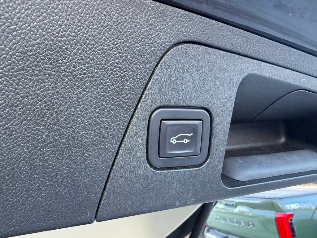 Buick Envision Vehicle Full-screen Gallery Image 36