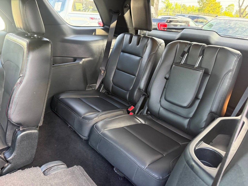 Ford Explorer Vehicle Full-screen Gallery Image 14