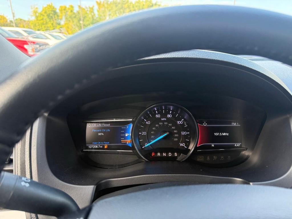 Ford Explorer Vehicle Full-screen Gallery Image 33