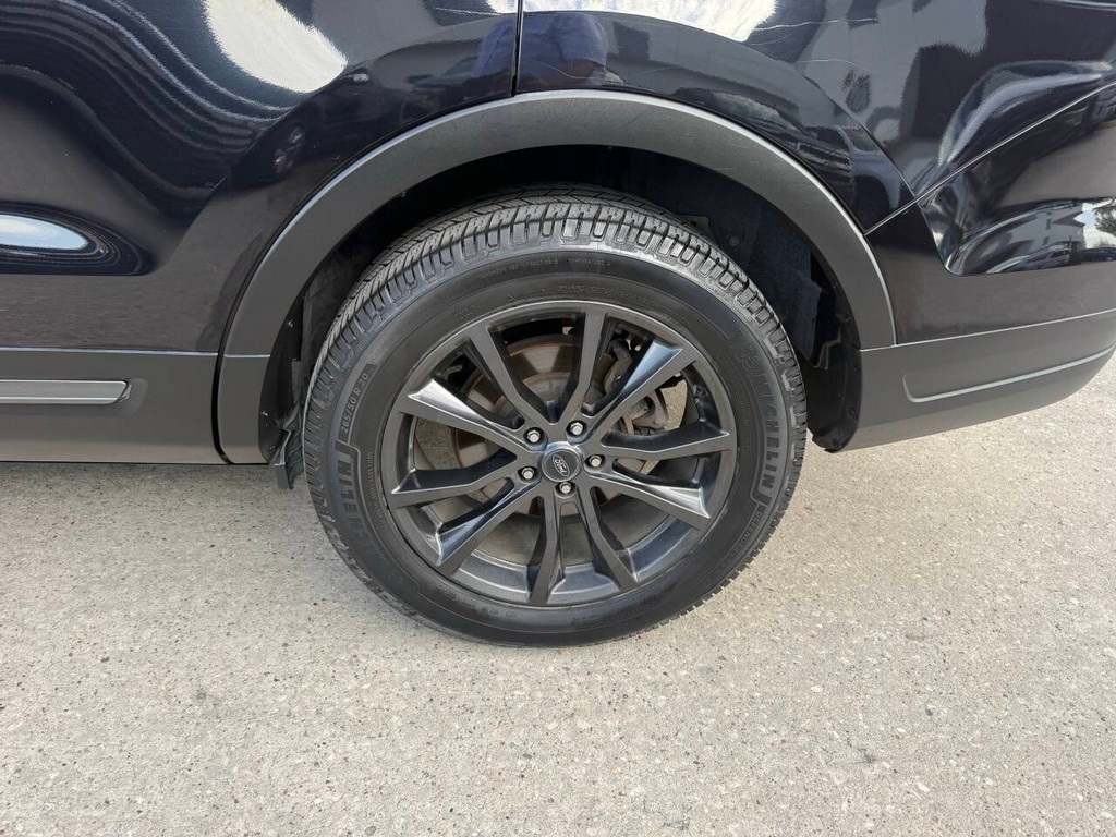 Ford Explorer Vehicle Full-screen Gallery Image 37