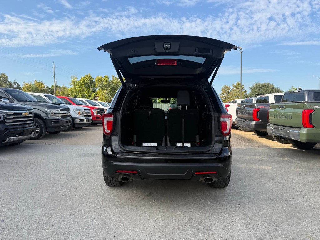 Ford Explorer Vehicle Full-screen Gallery Image 38